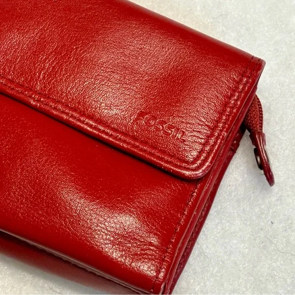 Fossil Vintage Red Leather Trifold ID Wallet - Picture 4 of 16